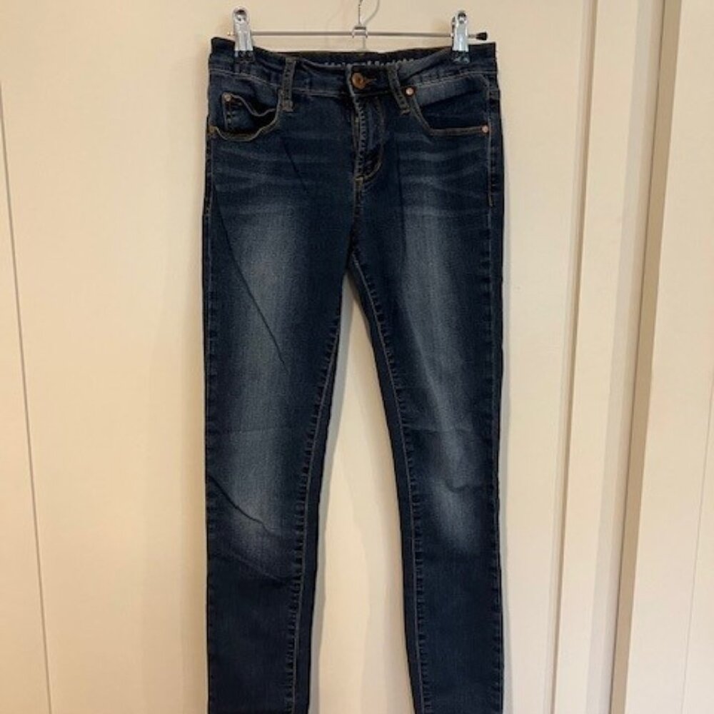 5 pairs of women’s jeans, sz 25. Brands are Paige, Eunina, Just Black, Universal